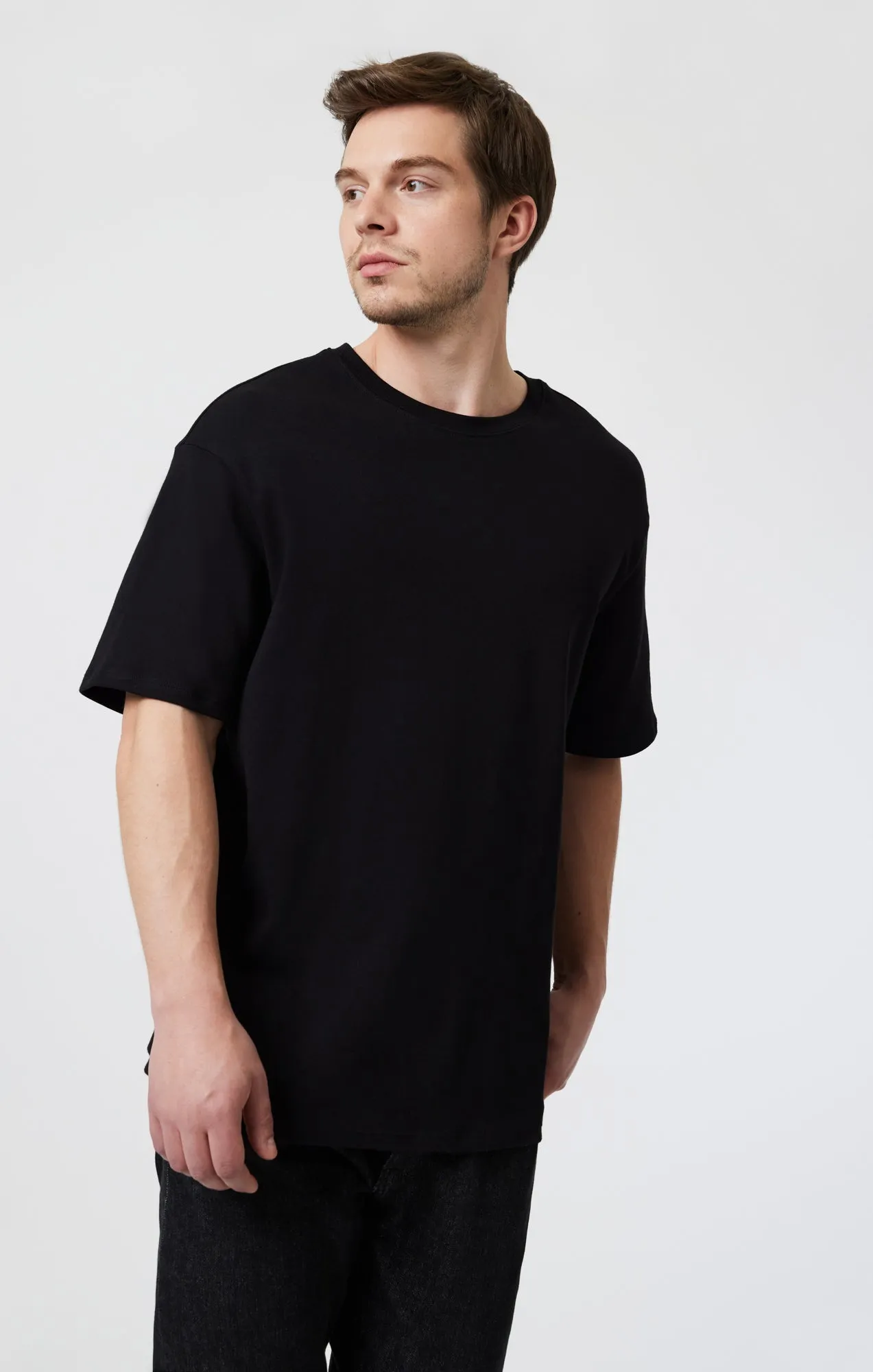 DROP SHOULDER T-SHIRT IN BLACK