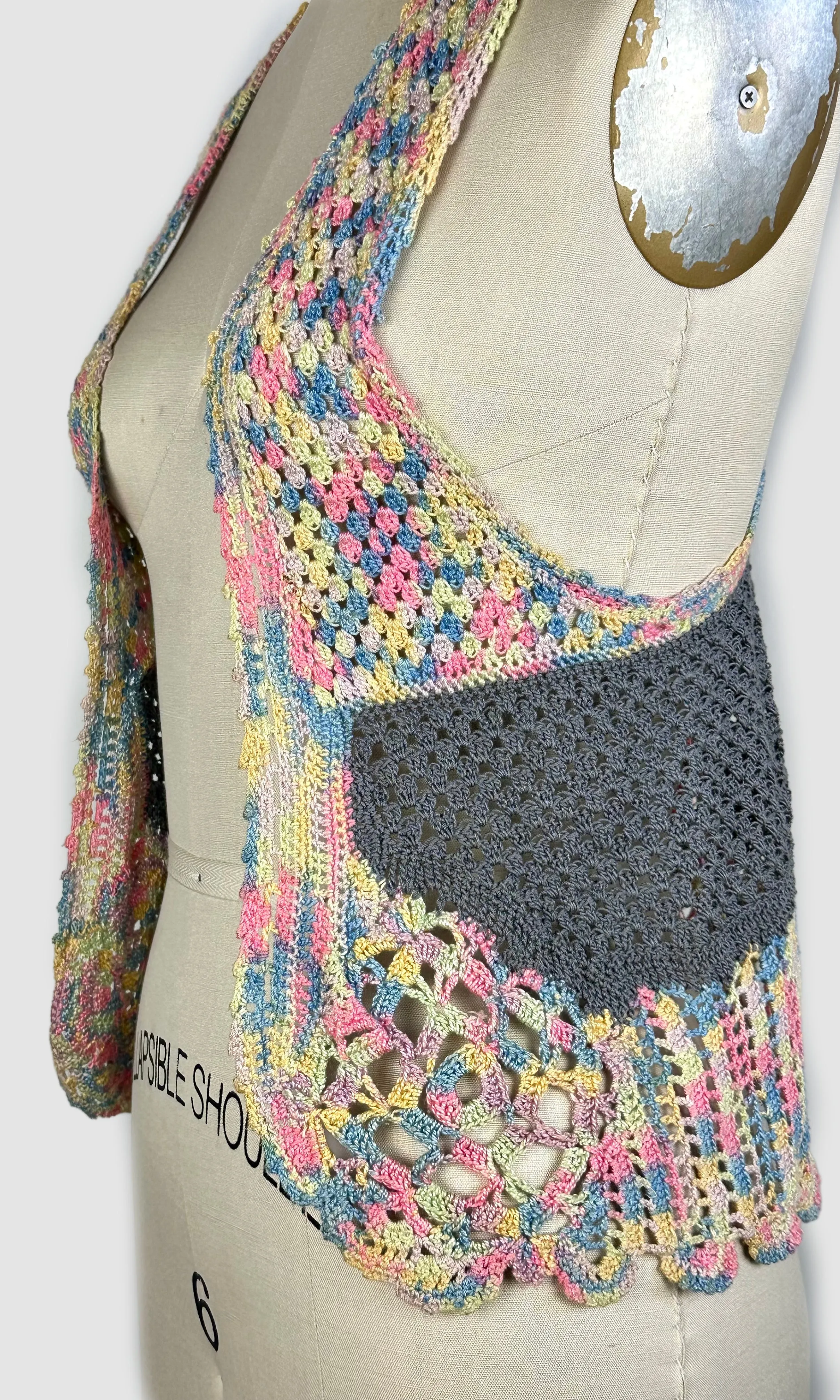 VINTAGE HANDMADE CROCHET 60s Vest • Size Small-Large