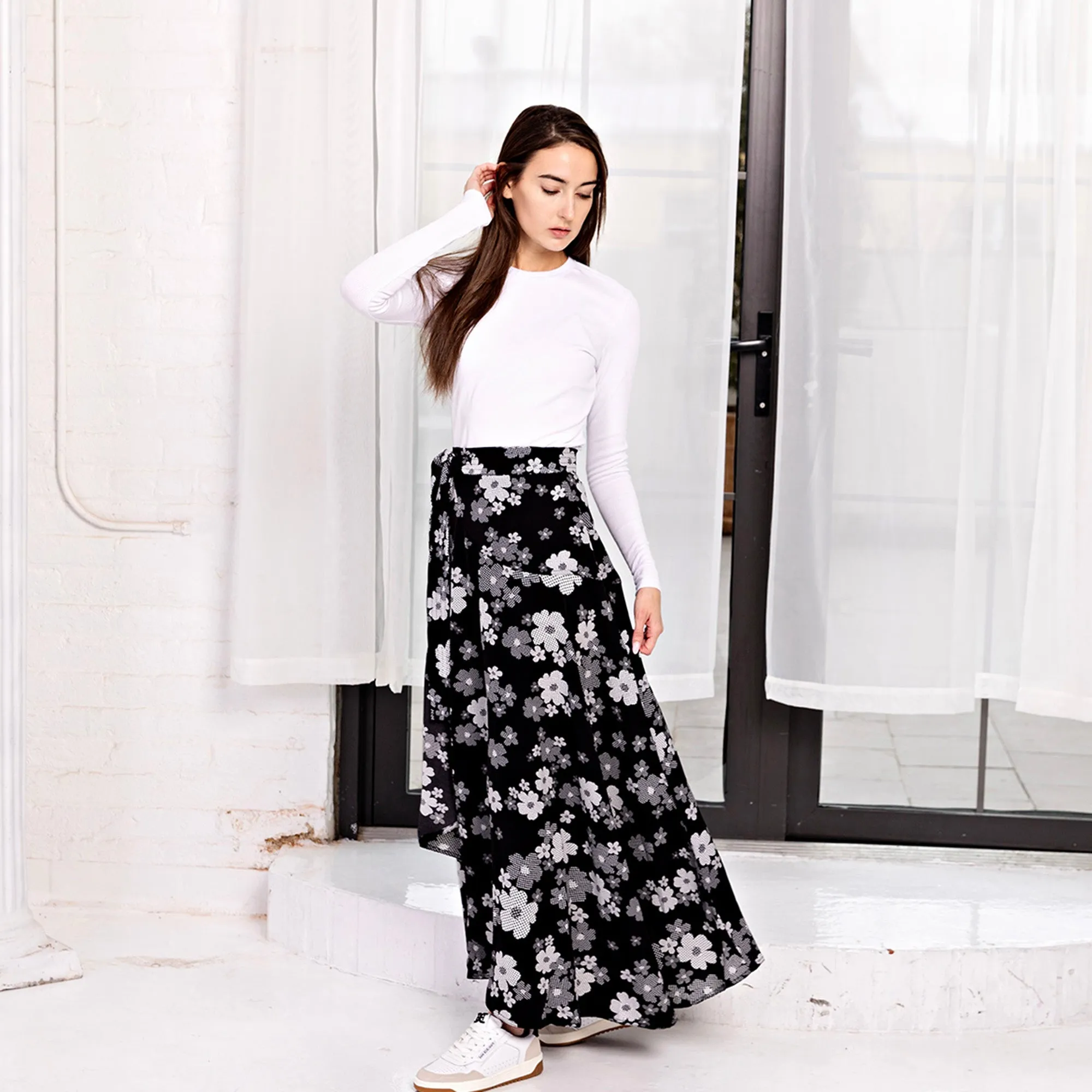 Wrap Tie Skirt Print  IN: Black White Floral